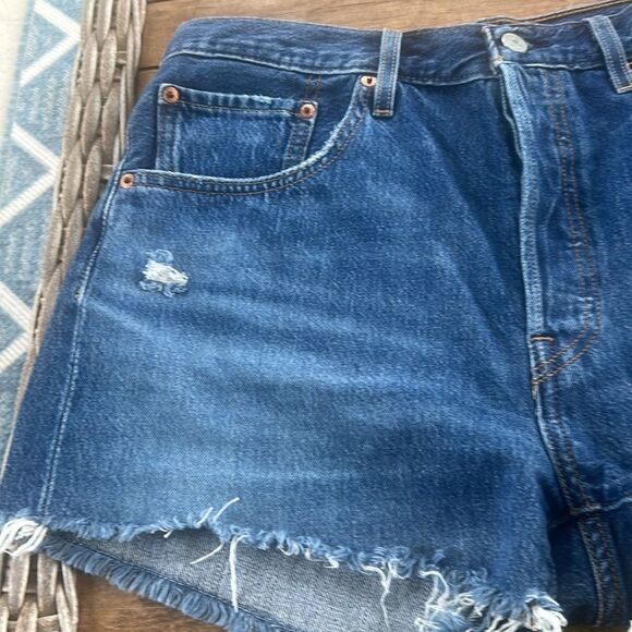 Levi’s 501 Medium Blue Distressed Denim Jeans 31 - Picture 2 of 7